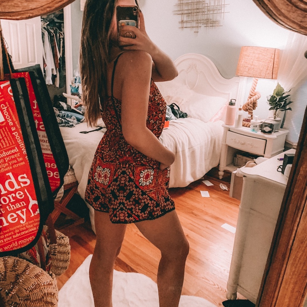 Red Patterned Romper🤍 - Picture 2 of 4